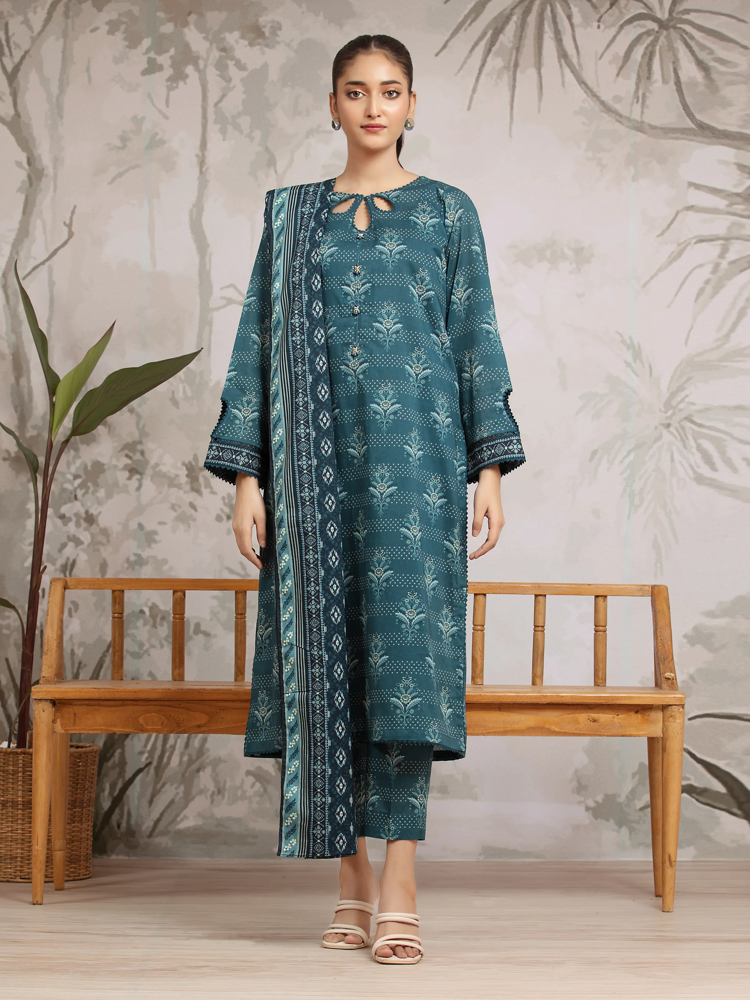 Printed Khaddar Suit - EWU24A3-29603-3P