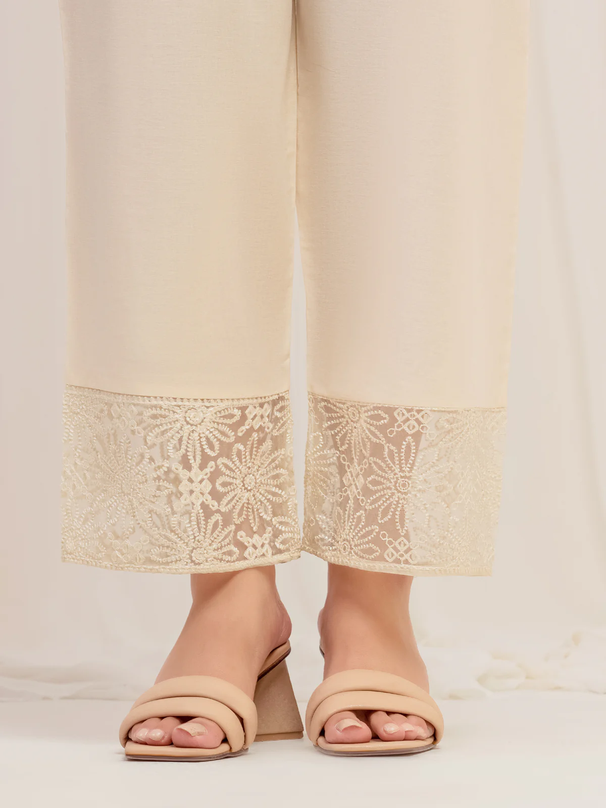 Embroidered Cambric Trouser - EWBE5-76597 - Image 3